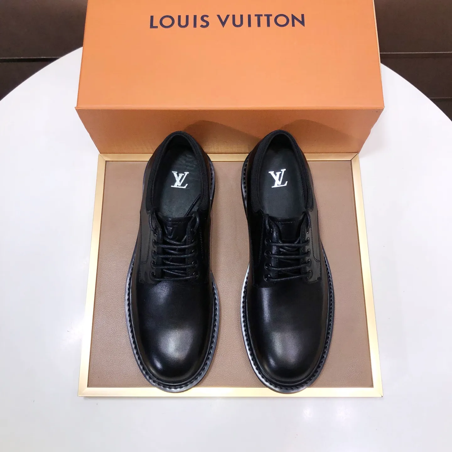 Men's men's shoes 💰660💰[LOUIS VUITTON] (original order) new style 🍀LV Louis Vuitton * - top version of LV classic leather shoes! Made of imported original single cowhide, original leather side strips and wear-resistant rubber outsole! High quality products! Code number 39-44 (38.45 customized)